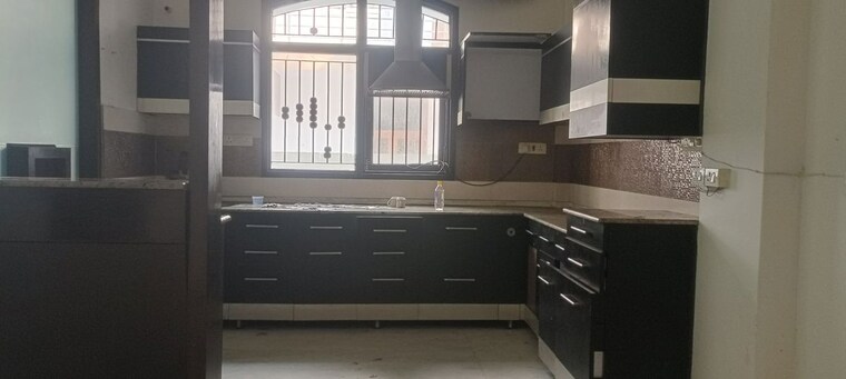 Kitchen, sector 48 3 Bedroom 300 Sq.Mt. Villa In Sector 48 Noida 10701916