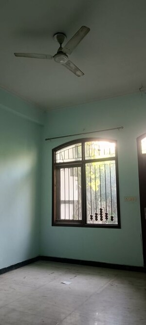 Room in 3 BHK Villa at Sector 48 – for Rent