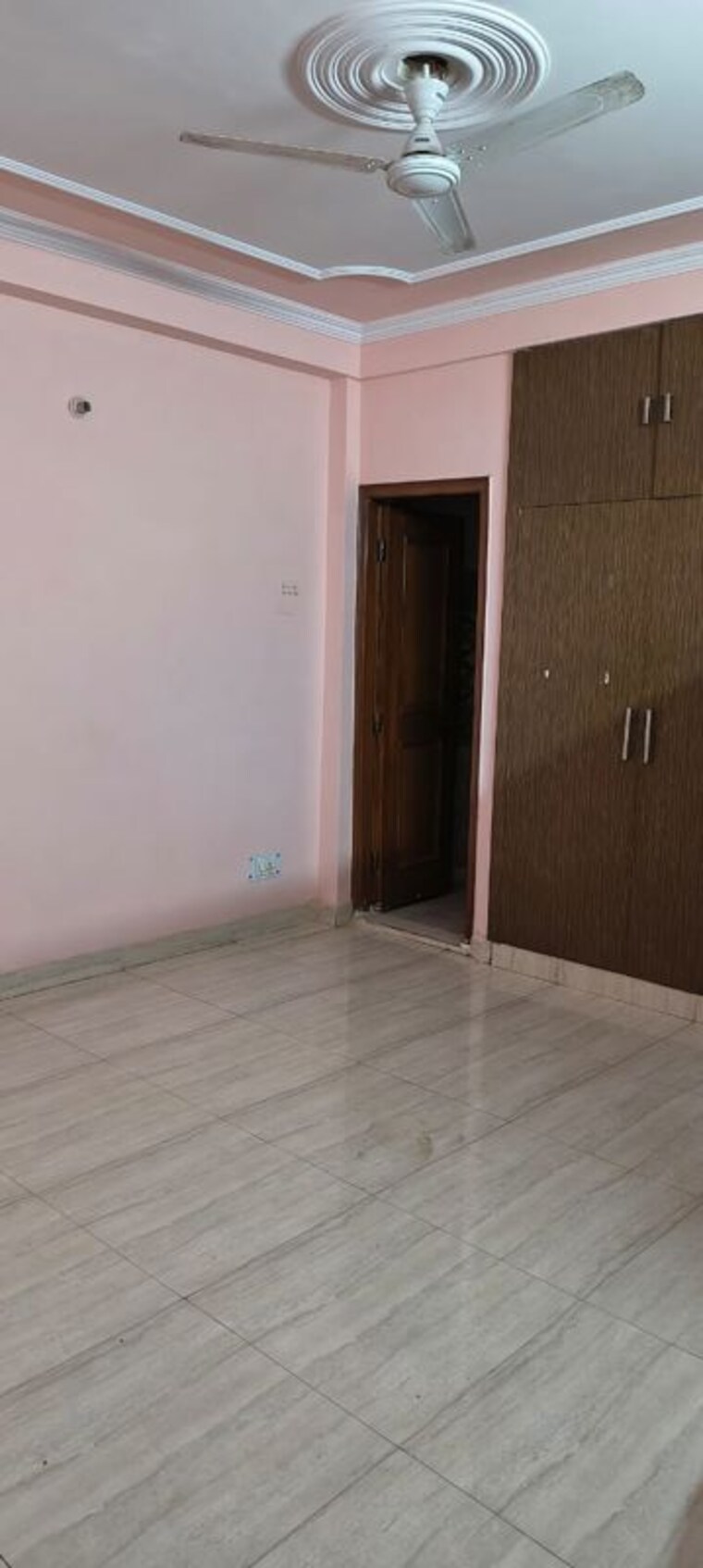 Room, sector 48 2 Bedroom 112 Sq.Yd. Villa In Sector 48 Noida 10701919