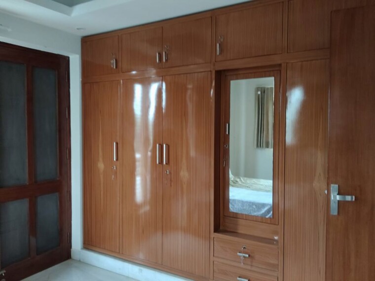 Room, sector 48 2 Bedroom 112 Sq.Yd. Villa In Sector 48 Noida 10701919