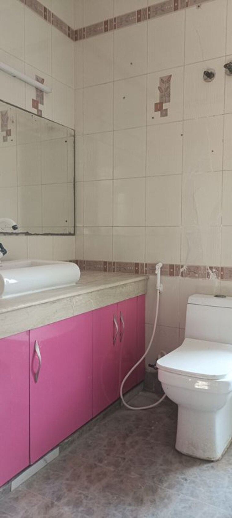 Bathroom, sector 49 5 Bedroom 200 Sq.Mt. Villa In Sector 49 Noida 10701927
