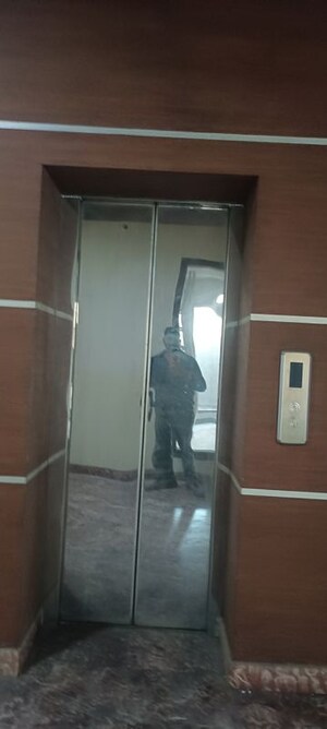 Lift in 6+ BHK Villa at Sector 52 – for Rent