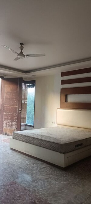 Bedroom in 6+ BHK Villa at Sector 52 – for Rent