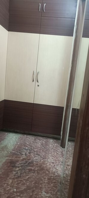 Furnished Amenities in 6+ BHK Villa at Sector 52 – for Rent