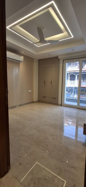 Room in 3 BHK Builder Floor at Sector 46 – for Sale