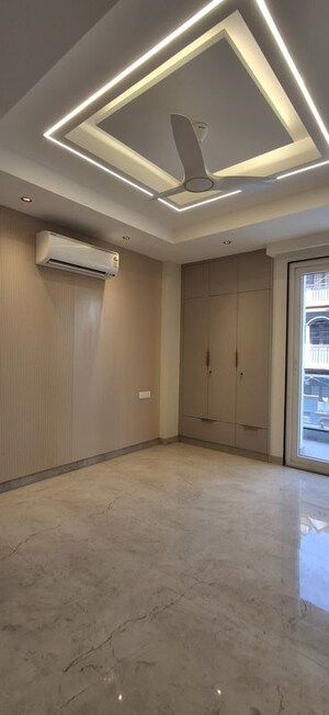 Room in 3 BHK Builder Floor at Sector 46 – for Sale