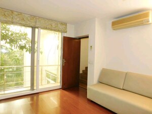 Room in 4 BHK Apartment at Vasant Vihar – for Rent