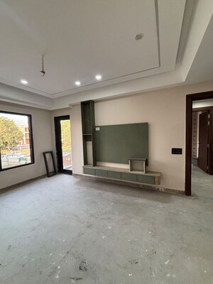 Room in 3.5 BHK Builder Floor at Sector 57 – for Sale