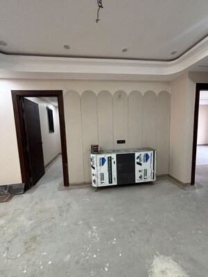 Parking in 3.5 BHK Builder Floor at Sector 57 – for Sale