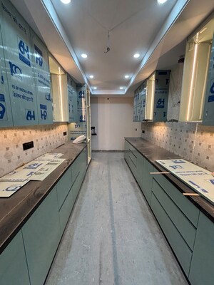 Kitchen in 3.5 BHK Builder Floor at Sector 57 – for Sale