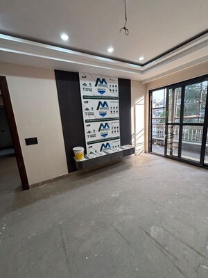 Parking in 3.5 BHK Builder Floor at Sector 57 – for Sale