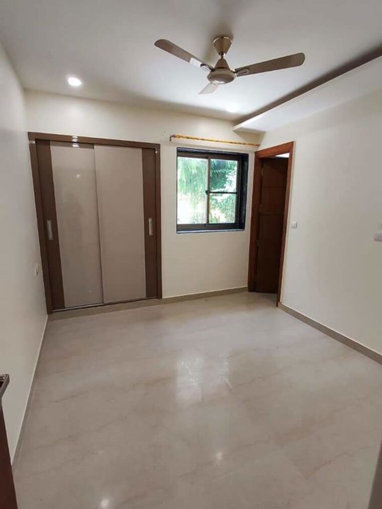 Room, kalkaji 3 Bedroom 300 Sq.Yd. Builder Floor In Kalkaji Delhi 10701941