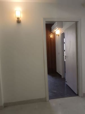 Room in 3 BHK Builder Floor at Sector 22 – for Rent