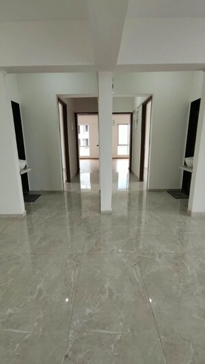 Room in 4 BHK Apartment at Arihant Balaji Pride, Chembur – for Rent