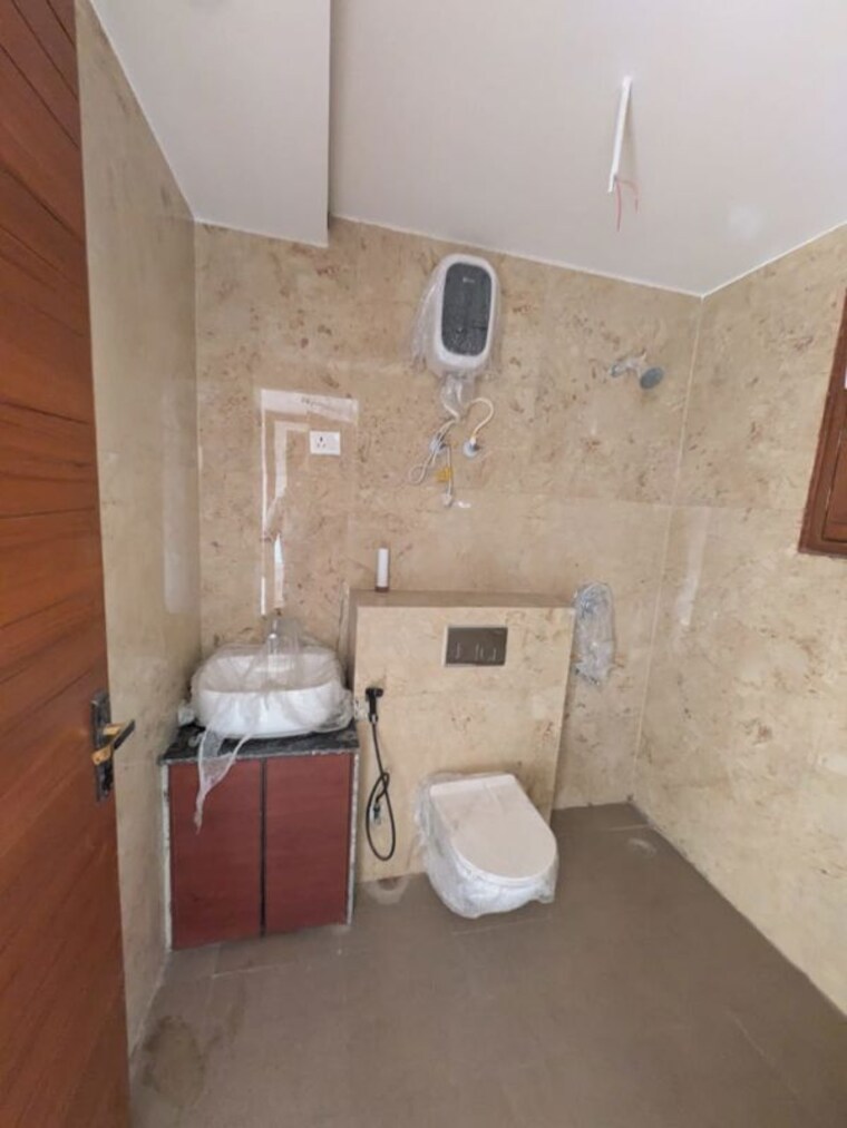 Bathroom, uppal-southend 3 Bedroom 2000 Sq.Ft. Apartment In Sector 49 Gurgaon 10702037