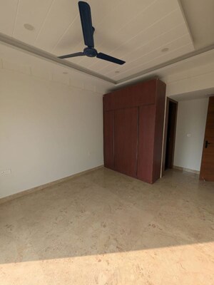 Room in 3 BHK Apartment at Uppal Southend, Sector 49 – for Rent