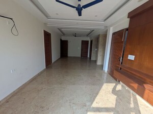 Building Lobby in 3 BHK Apartment at Uppal Southend, Sector 49 – for Rent