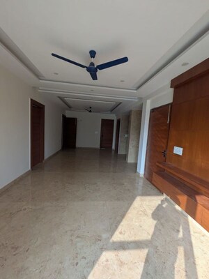 Building Lobby in 3 BHK Apartment at Uppal Southend, Sector 49 – for Rent