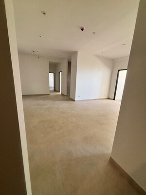 Room in 3.5 BHK Apartment at Sarjapur Road – for Sale
