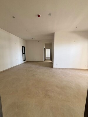 Room in 3.5 BHK Apartment at Sarjapur Road – for Sale