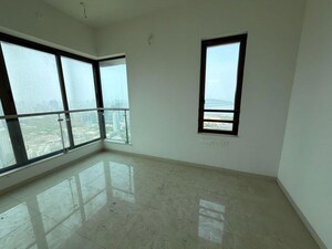Room in 3 BHK Apartment at Peninsula Celestia Spaces, Parel – for Sale
