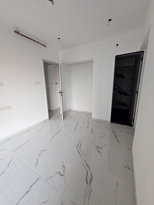 Room in 1 BHK Apartment at Rockline The Meridian Towers, Ghatkopar West – for Rent