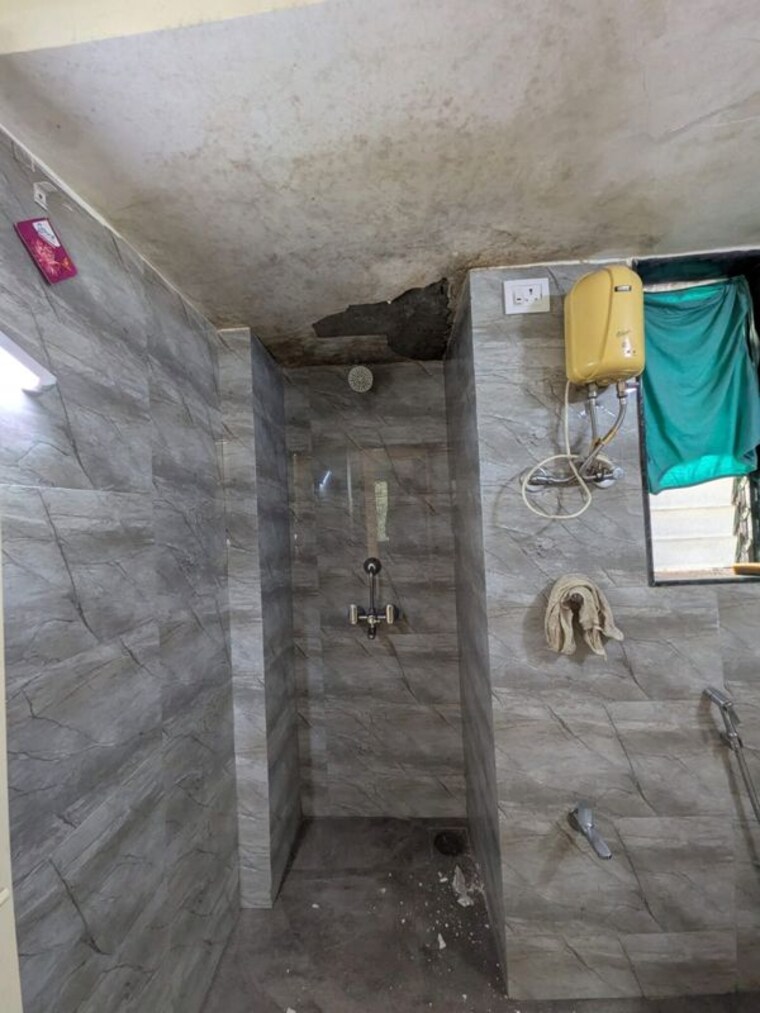 Bathroom, santacruz west 1 Bedroom 500 Sq.Ft. Apartment In Santacruz West Mumbai 10701829