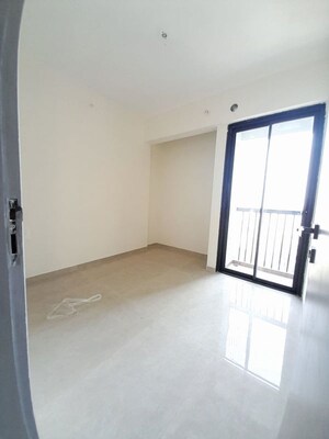 Room in 3 BHK Apartment at Dhamji Shamji Mahavir Spring Tulip Phase 1, Pokhran Road No Two – for Rent