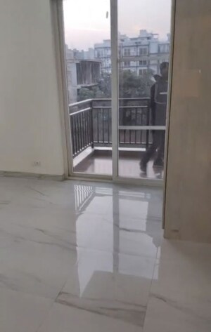 Room in 3 BHK Apartment at BPTP The Pedestal, Sector 70a – for Rent