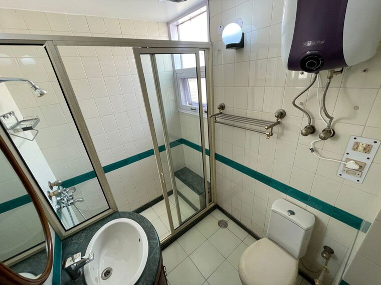 Team Area, green park 3 Bedroom 1600 Sq.Ft. Builder Floor In Green Park Delhi 10702097