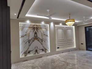 Room in 4 BHK Builder Floor at DLF City Phase III, Sector 24 – for Rent