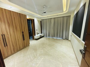 Room in 3 BHK Builder Floor at Sector 23 – for Rent