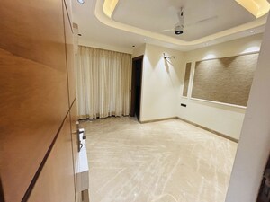 Room in 3 BHK Builder Floor at Sector 23 – for Rent