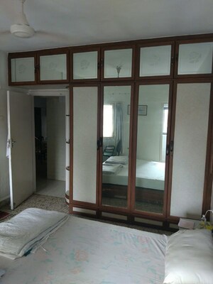 Room in 3 BHK Apartment at Khar West – for Sale