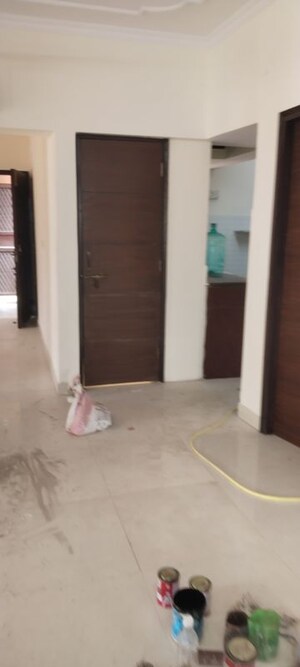 Room in 2 BHK Apartment at Sarita Vihar – for Rent