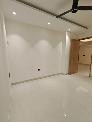 Room in 2 BHK Builder Floor at Sector 21 – for Rent