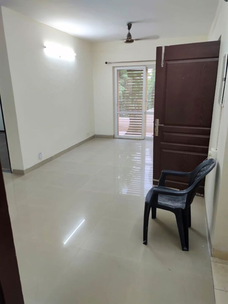 Room, bptp-park-81 3.5 Bedroom 275 Sq.Yd. Apartment In Sector 81 Faridabad 10702111