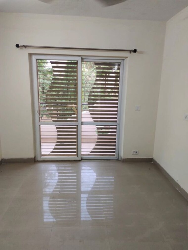 Room, bptp-park-81 3.5 Bedroom 275 Sq.Yd. Apartment In Sector 81 Faridabad 10702111