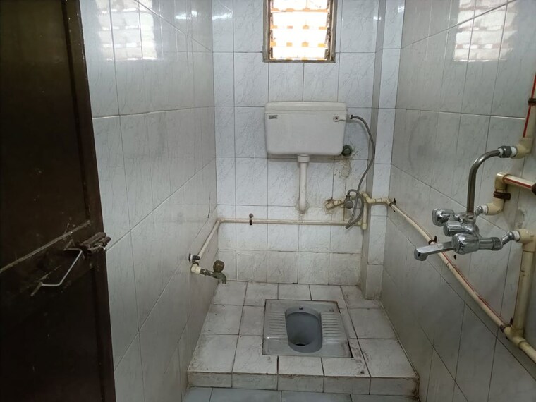 Bathroom, vasundhara-chs-gokuldham 2 Bedroom 800 Sq.Ft. Apartment In Gokuldham Colony Mumbai 10702134