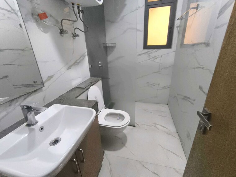 Bathroom, sector 23 3 Bedroom 1600 Sq.Ft. Builder Floor In Sector 23 Gurgaon 10702160