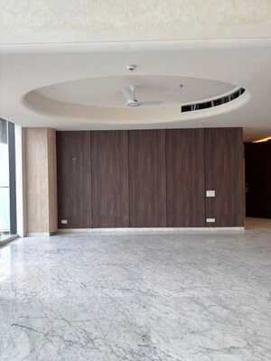 Building Lobby in 4 BHK Builder Floor at Sector 23 – for Rent