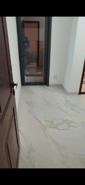 Room in 4 BHK Builder Floor at Sector 21 – for Rent