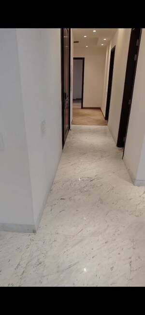 Room in 4 BHK Builder Floor at Sector 21 – for Rent
