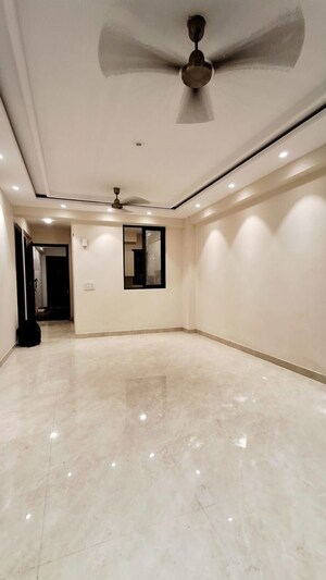 Room in 3 BHK Independent House at Saket – for Rent