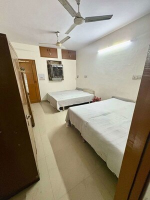 Room in  Pg at Lajpat Nagar 4 – for Rent