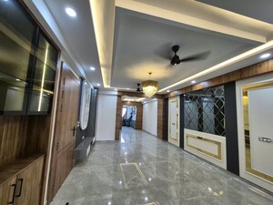 Gym in 3 BHK Apartment at Saket – for Rent