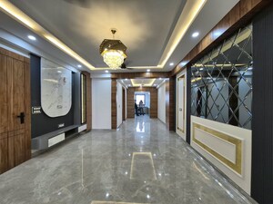 Gym in 3 BHK Apartment at Saket – for Rent