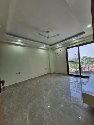 Room in 3 BHK Apartment at Saket – for Rent