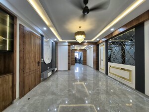 Parking in 3 BHK Apartment at Saket – for Rent