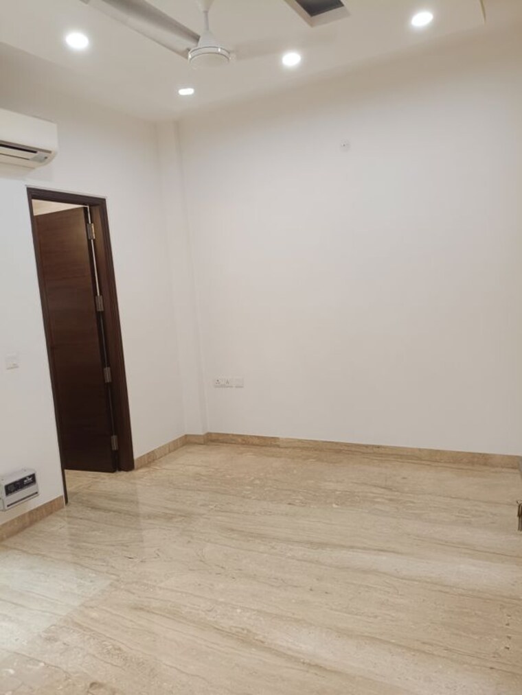 Room, new friends colony 6+ Bedroom 507 Sq.Yd. Independent House In New Friends Colony Delhi 10702194